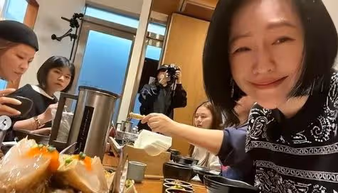 網友韓國街頭偶遇小S，身穿jk真年輕！
