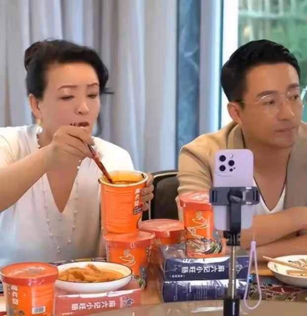 汪小菲惹爭議，品牌酸辣粉遭315點名，虛假宣傳過度食用引起痴呆
