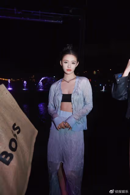 夢幻聯動!林允罕見與泫雅同框比美,臉比對方小一圈更驚艷