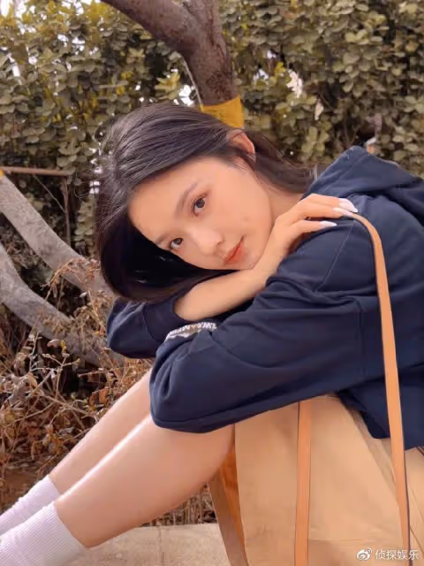 夢幻聯動!林允罕見與泫雅同框比美,臉比對方小一圈更驚艷