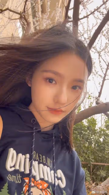 夢幻聯動!林允罕見與泫雅同框比美,臉比對方小一圈更驚艷