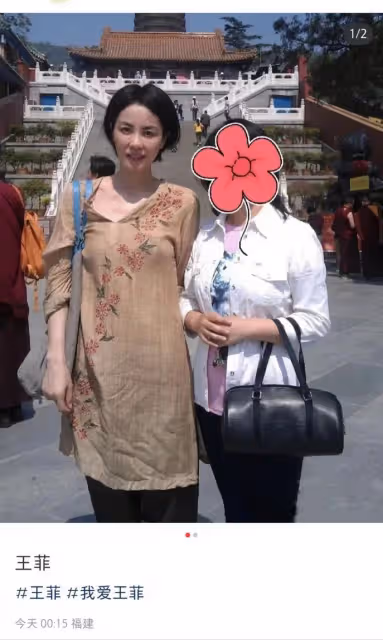 王菲寺廟被偶遇,素顏出鏡皮膚白皙,露鎖骨身材瘦削