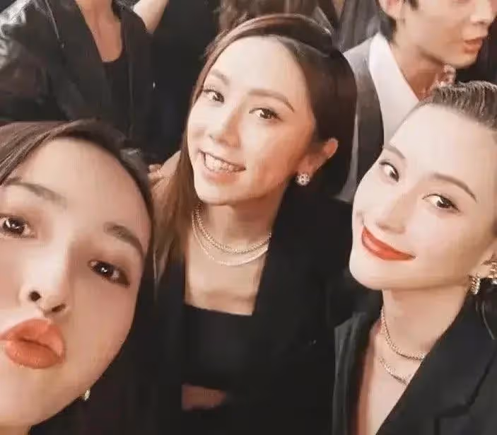 竇驍何超蓮被曝在三亞舉辦秘密婚禮,女方婚紗背影照曝光