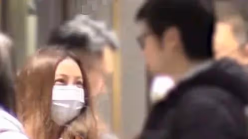 姚笛和一群男人深夜嗨玩，男生摸她大腿，和老公2年未同框疑離婚