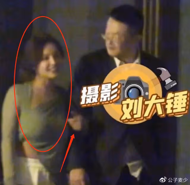 姚笛和一群男人深夜嗨玩,男生摸她大腿,和老公2年未同框疑離婚