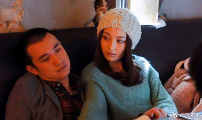 姚笛和一群男人深夜嗨玩,男生摸她大腿,和老公2年未同框疑離婚