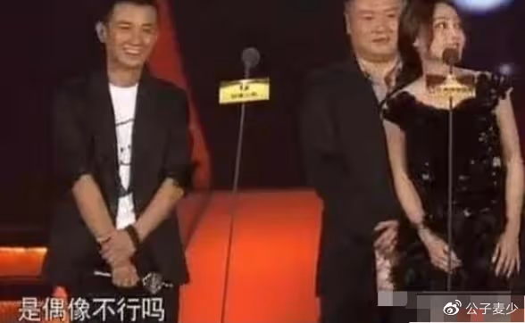 姚笛和一群男人深夜嗨玩,男生摸她大腿,和老公2年未同框疑離婚