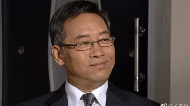 神奇的岳華：背叛鄭佩佩又令亦舒下跪求復合，最後娶艷星很幸福