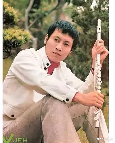 神奇的岳華:背叛鄭佩佩又令亦舒下跪求復合,最後娶艷星很幸福