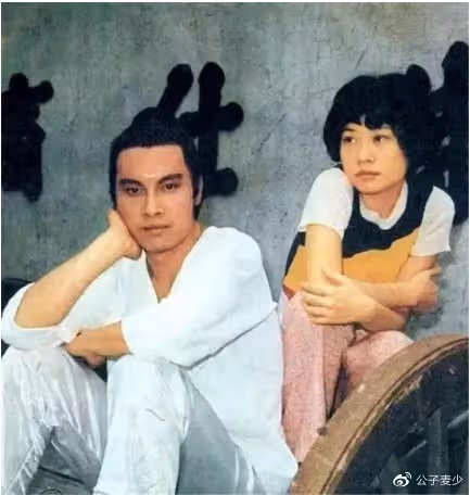 神奇的岳華：背叛鄭佩佩又令亦舒下跪求復合，最後娶艷星很幸福