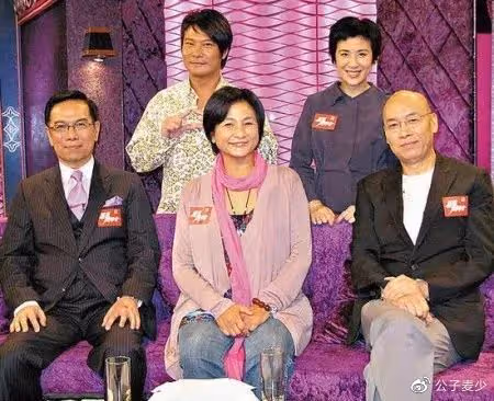 神奇的岳華：背叛鄭佩佩又令亦舒下跪求復合，最後娶艷星很幸福