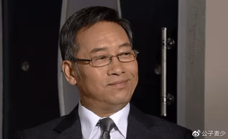 神奇的岳華:背叛鄭佩佩又令亦舒下跪求復合,最後娶艷星很幸福