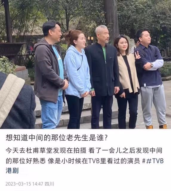 65歲影帝劉佩琦罕露面,鬚髮皆白打扮樸素,被網友錯認成TVB演員