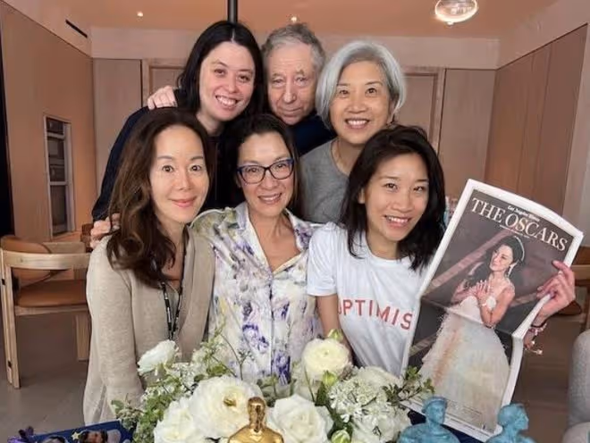 楊紫瓊奪奧斯卡影后,乾女兒現身送祝福,40歲哈佛畢業身家過億