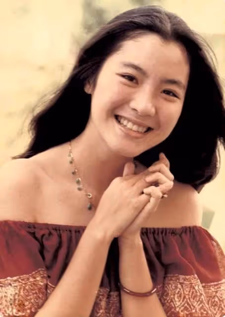 楊紫瓊奪奧斯卡影后,乾女兒現身送祝福,40歲哈佛畢業身家過億