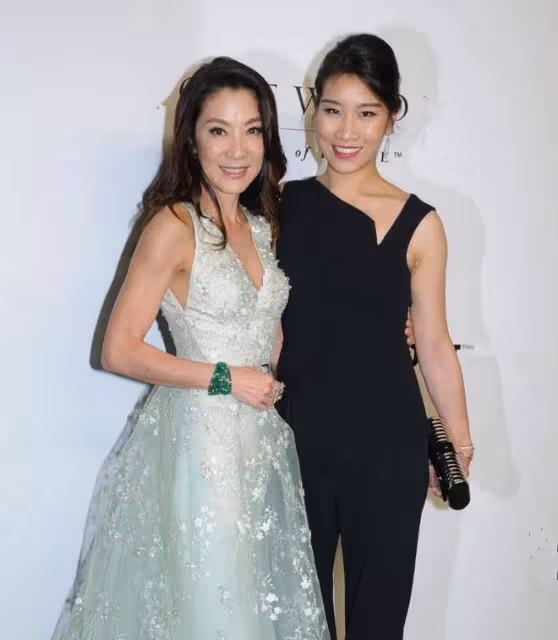 楊紫瓊奪奧斯卡影后,乾女兒現身送祝福,40歲哈佛畢業身家過億