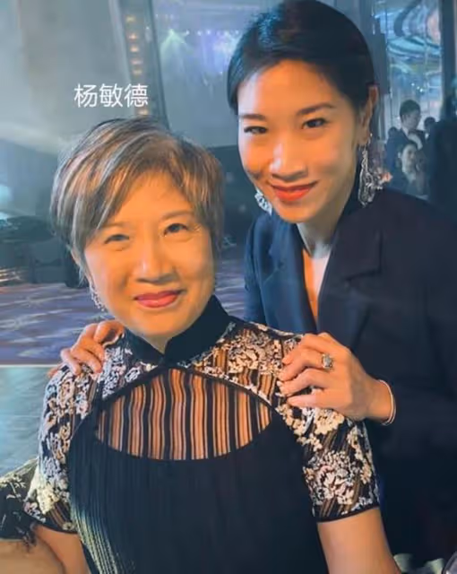 楊紫瓊奪奧斯卡影后,乾女兒現身送祝福,40歲哈佛畢業身家過億