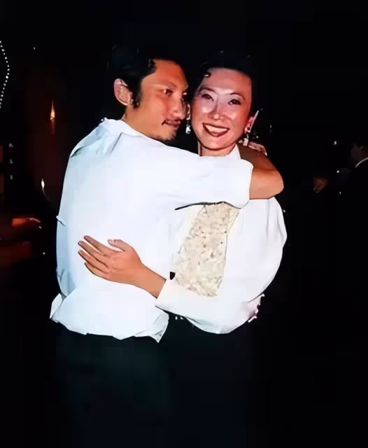 73歲徐克老來得子?小30歲女友疑似懷孕,前妻施南生引全網同情