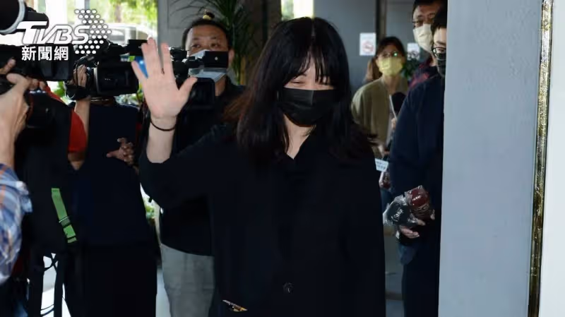 顧寶明去世1年，女兒「揪1疑點」提告小7歲後母「吞千萬遺產」火爆內幕抖出