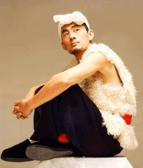 從星光大道下來的他們，一個如日中天，一個成「軟飯男」，他最慘