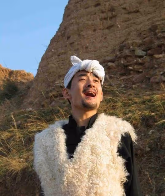 從星光大道下來的他們，一個如日中天，一個成「軟飯男」，他最慘