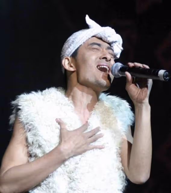 從星光大道下來的他們，一個如日中天，一個成「軟飯男」，他最慘