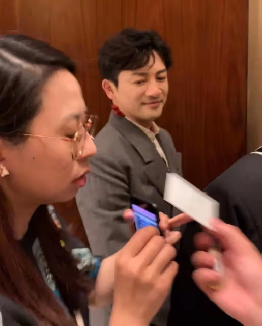 救命！49歲蘇有朋現身變發糕臉網友說認不出，現場粉絲太過熱情他當場黑臉