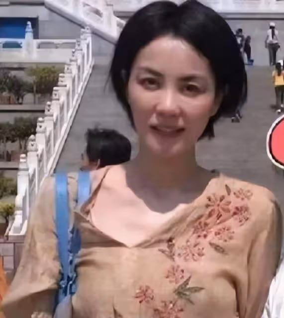 王菲素顏現身寺廟,被問為何沒有看見謝霆鋒,王菲的回覆笑翻全場