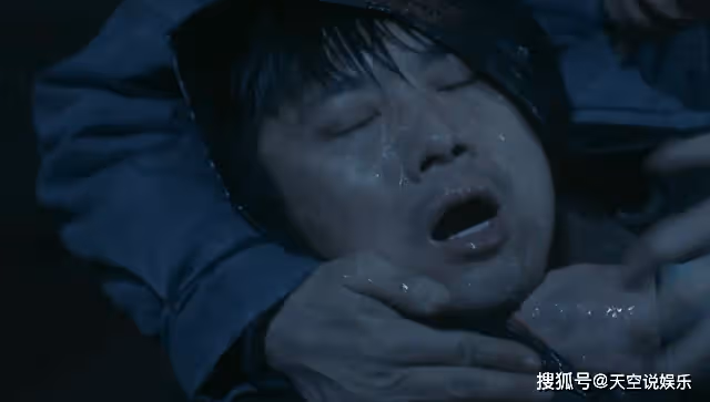 《他是誰》割喉狂魔就在身邊！山河犧牲前的暗示，早已挑明兇手身份