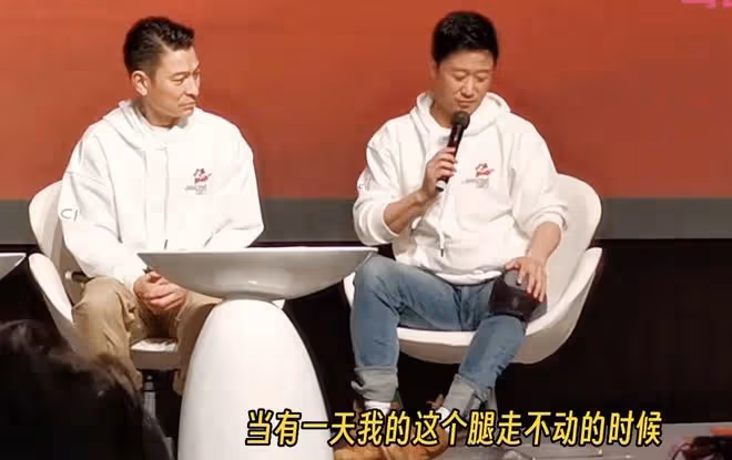 吳京回應深夜秀恩愛,稱疼老婆是應該的,與謝楠共度一生是幸運