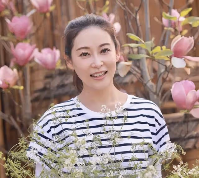 TVB女神新劇遭綁架，膠布封嘴仍不忘秀好身材，被曝插足富商感情