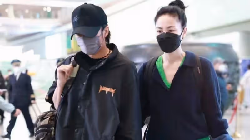 王菲疑陪同謝霆鋒赴港參加活動，被曝雙雙回京，兩人感情真好