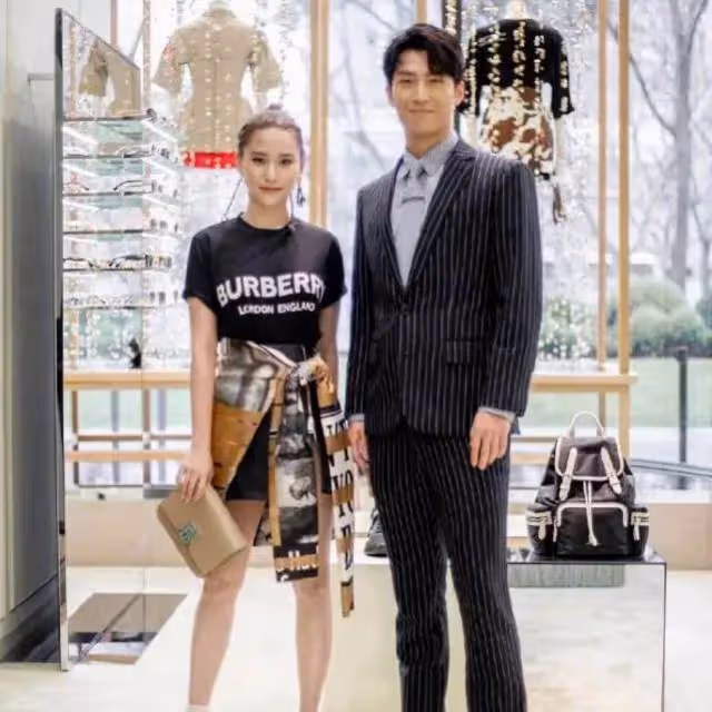 何超蓮疑似在三亞大婚,三年愛情長跑修成正果,曾被竇驍粉絲內涵