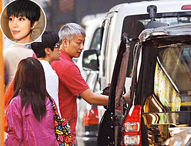 53歲知名港姐現身廣西農村,戴草帽蹲地摘菜,打扮樸素難掩氣質