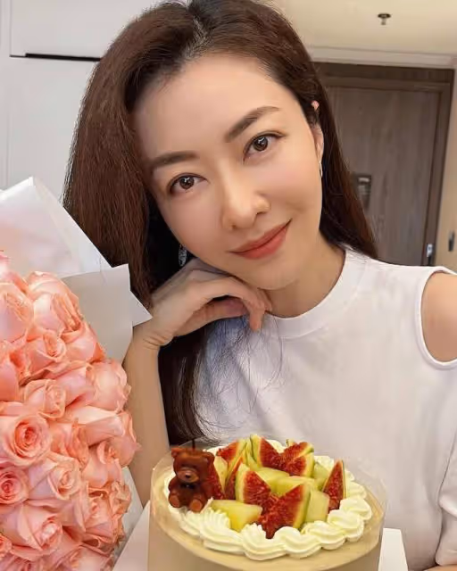 香港女星曬傲人長腿遭網友吐槽,霸氣回懟:只覺得自己最美