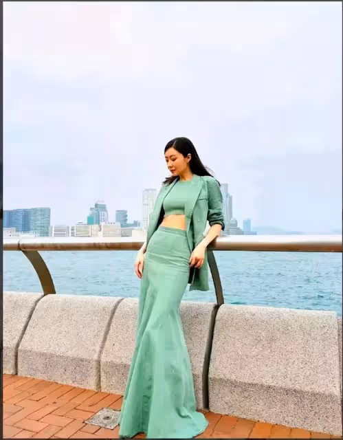 香港女星曬傲人長腿遭網友吐槽,霸氣回懟:只覺得自己最美
