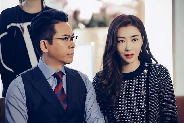 香港女星曬傲人長腿遭網友吐槽,霸氣回懟:只覺得自己最美