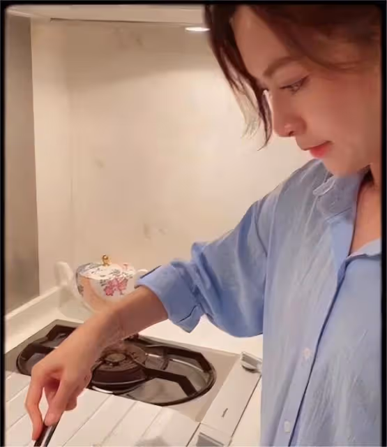 香港知名女星嫁入豪門自己洗衣服做飯，引網友感慨是去當保姆