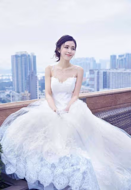 香港知名女星嫁入豪門自己洗衣服做飯，引網友感慨是去當保姆
