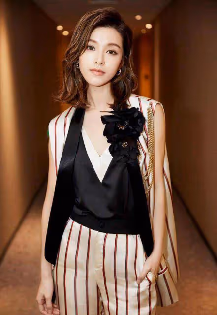 香港知名女星嫁入豪門自己洗衣服做飯，引網友感慨是去當保姆