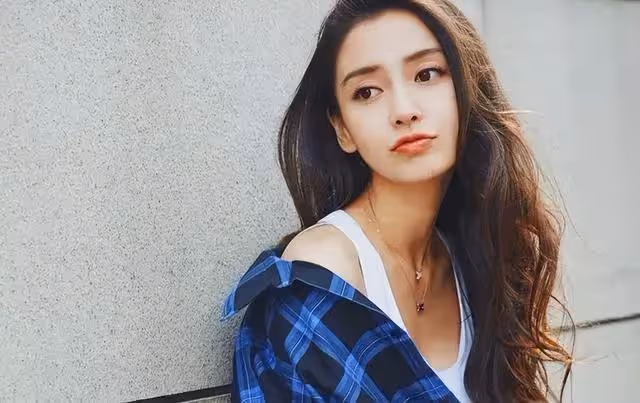 香港知名女星嫁入豪門自己洗衣服做飯,引網友感慨是去當保姆