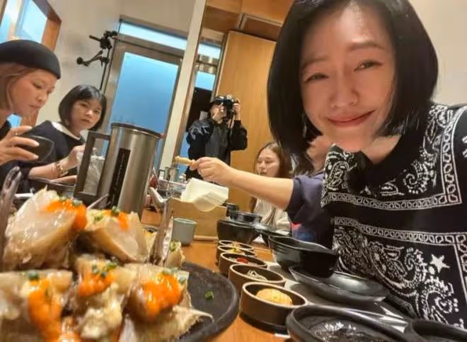 小S在韓國獲得資源,被邀請拍宣傳片,具俊曄被調侃是其生財工具