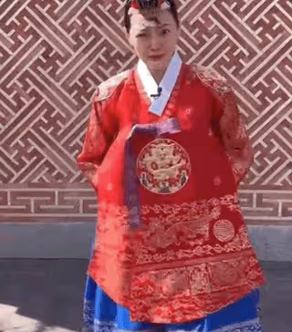 小S在韓國獲得資源,被邀請拍宣傳片,具俊曄被調侃是其生財工具