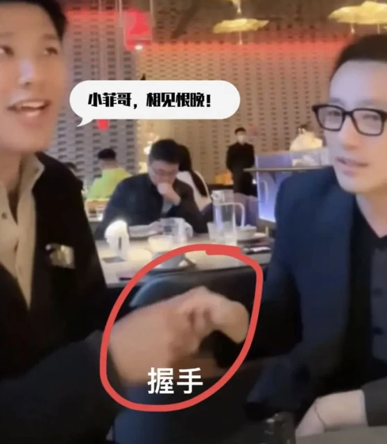 葛斯齊汪小菲同框直播，吃同一串糖葫蘆被嗑cp，強調兩岸一家親