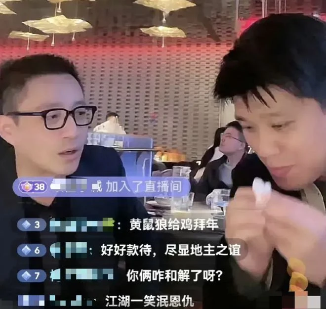葛斯齊汪小菲同框直播，吃同一串糖葫蘆被嗑cp，強調兩岸一家親