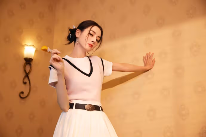 迪麗熱巴回應懷孕生子傳聞 不希望生活被過度關注