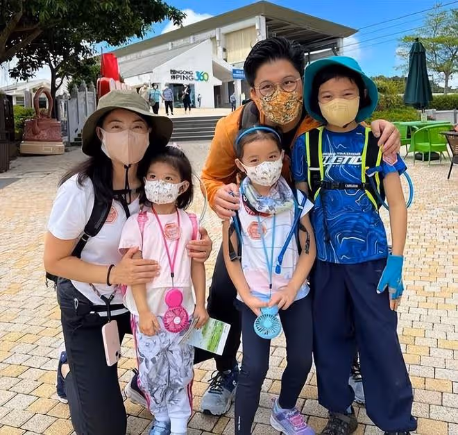 霍啟剛分享郭晶晶帶孩子看滑冰動態,一家人出鏡超級溫馨