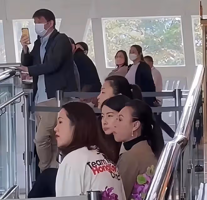 霍啟剛分享郭晶晶帶孩子看滑冰動態,一家人出鏡超級溫馨