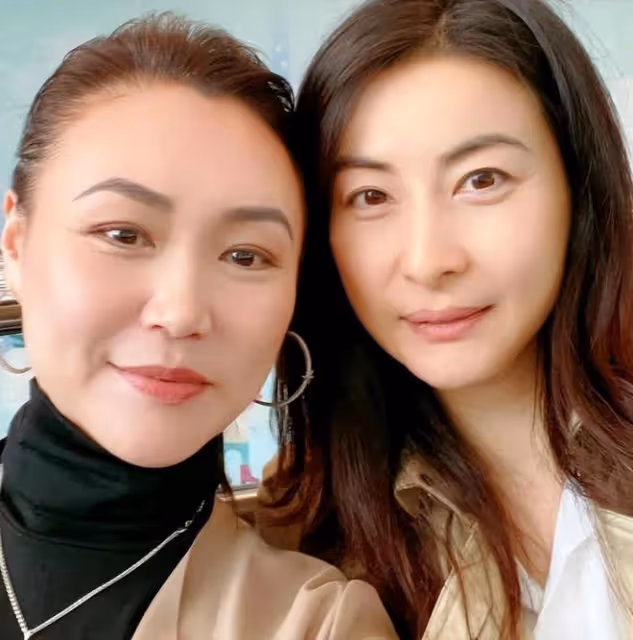 霍啟剛分享郭晶晶帶孩子看滑冰動態,一家人出鏡超級溫馨