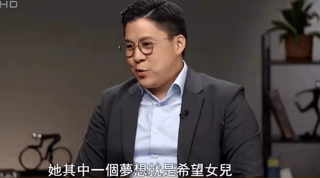 霍啟剛分享郭晶晶帶孩子看滑冰動態,一家人出鏡超級溫馨